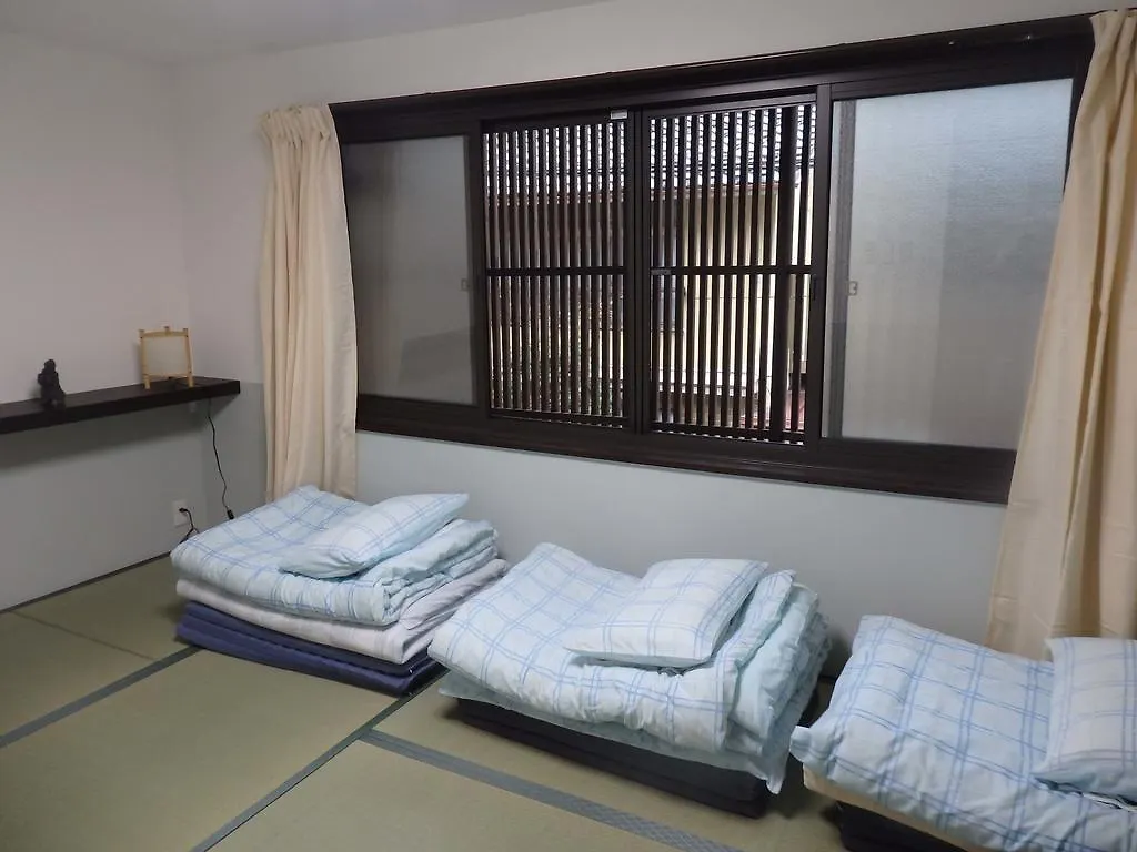 קיוטו Guesthouse Yahata בית הארחה
